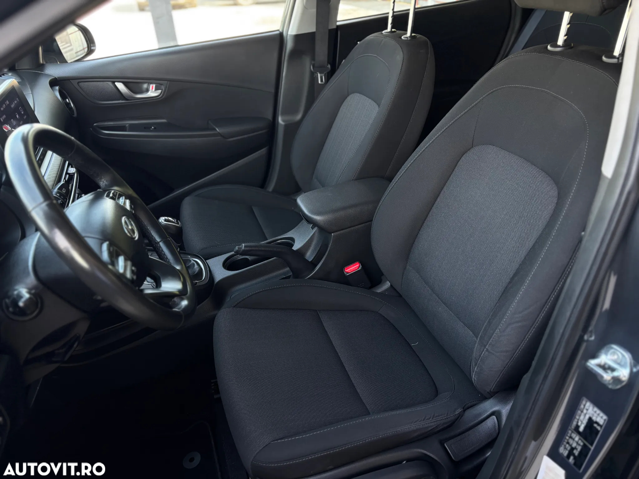 Hyundai KONA - 36