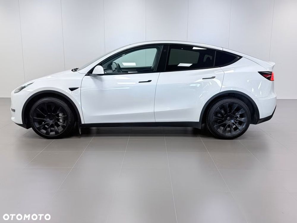 Tesla Model Y Long Range AWD - 3