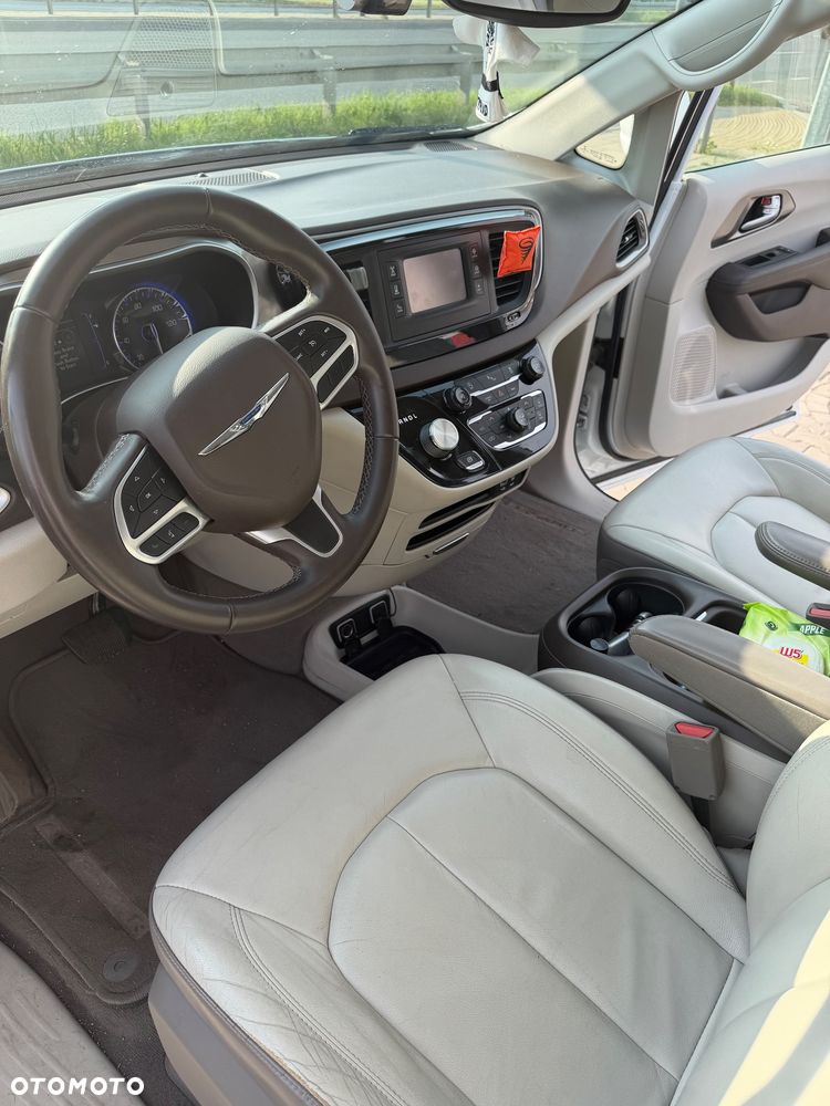 Chrysler Pacifica - 9
