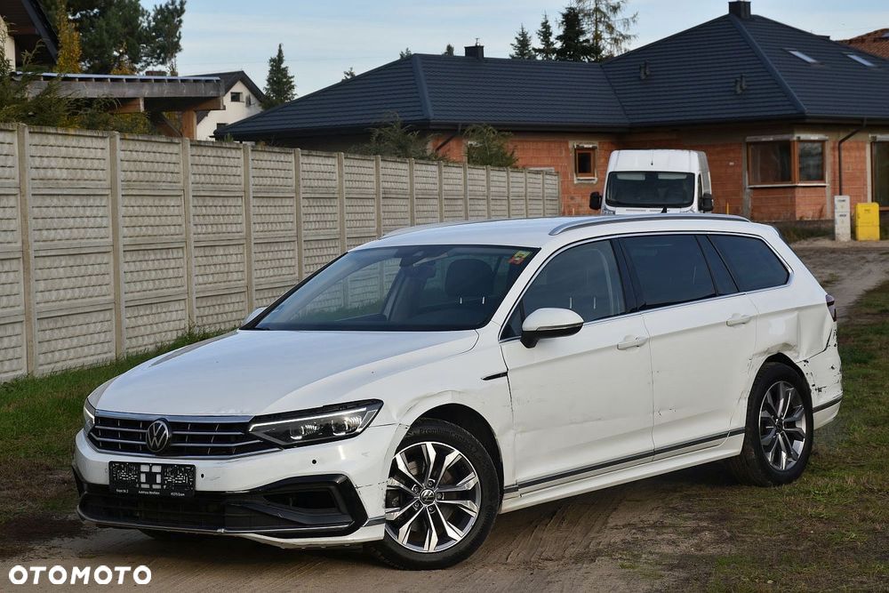 Volkswagen Passat Variant 2.0 TDI SCR DSG 4Motion Elegance - 2
