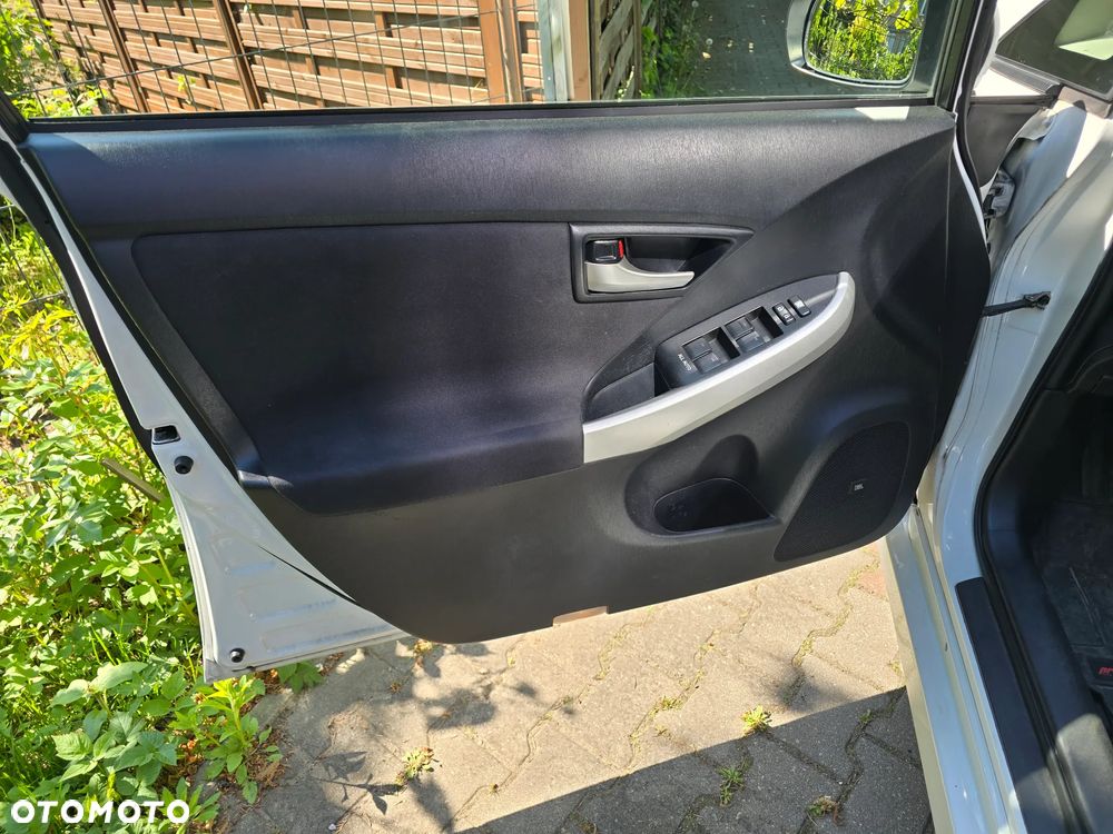 Toyota Prius 1.8 HSD Prestige - 6