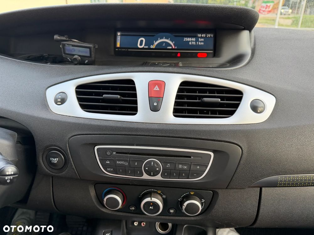 Renault Scenic 1.9 dCi Privilege - 8