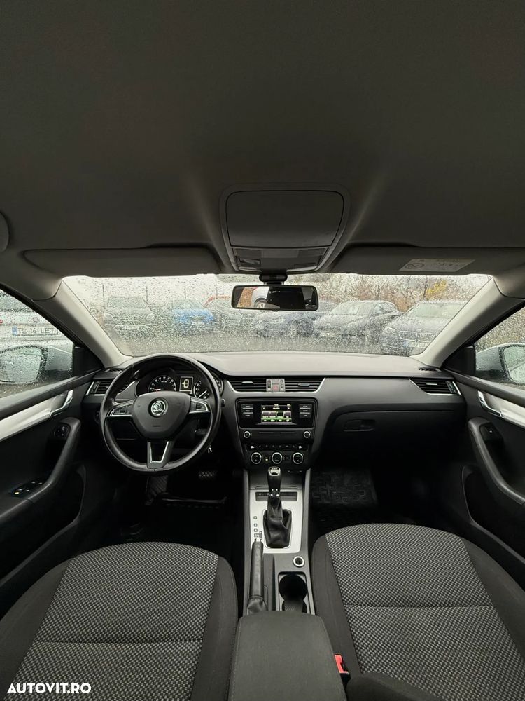 Skoda Octavia 1.6 TDI DSG Ambition - 19