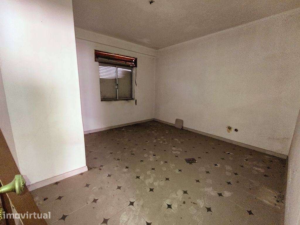 Apartamento T1 na Baixa da Banheira com grande potencial de valoriz... - Grande imagem: 4/17