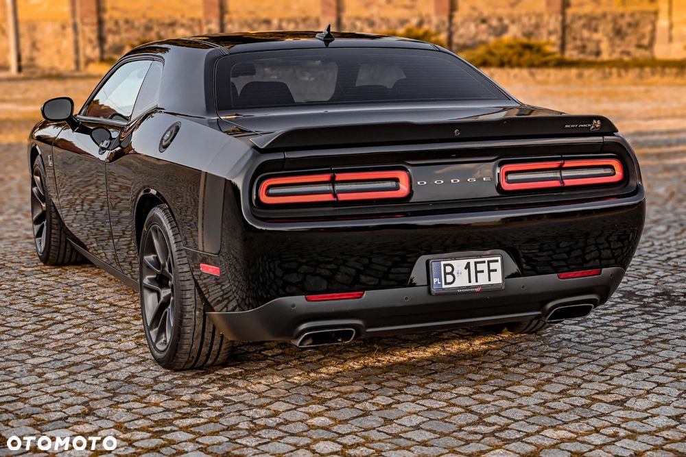 Dodge Challenger 6.4 Scat Pack - 14