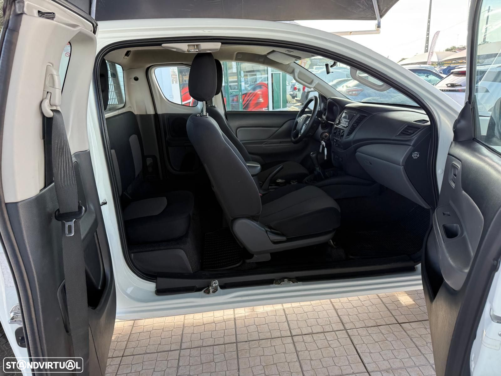 Mitsubishi L200 2.4 DI-D Club Campera 4WD - 18