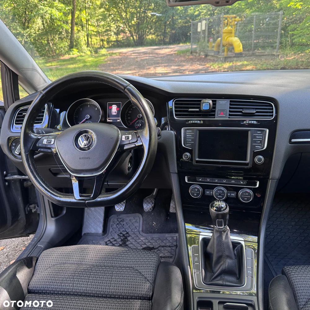 Volkswagen Golf - 36