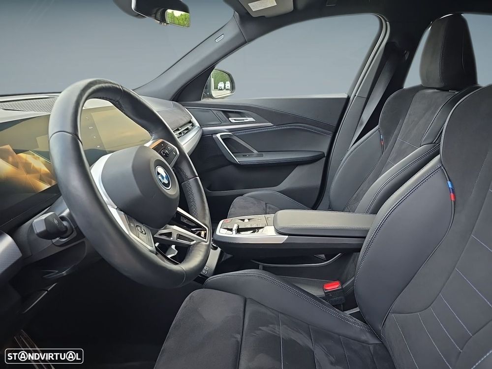 BMW iX2 eDrive20 Pack Desportivo M - 11