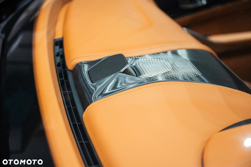 Aston Martin DBX - 18