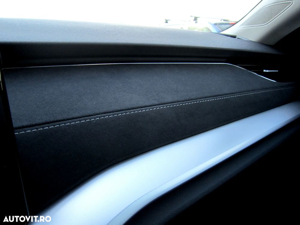 Skoda Octavia 2.0 TDI STYLE DSG - 25