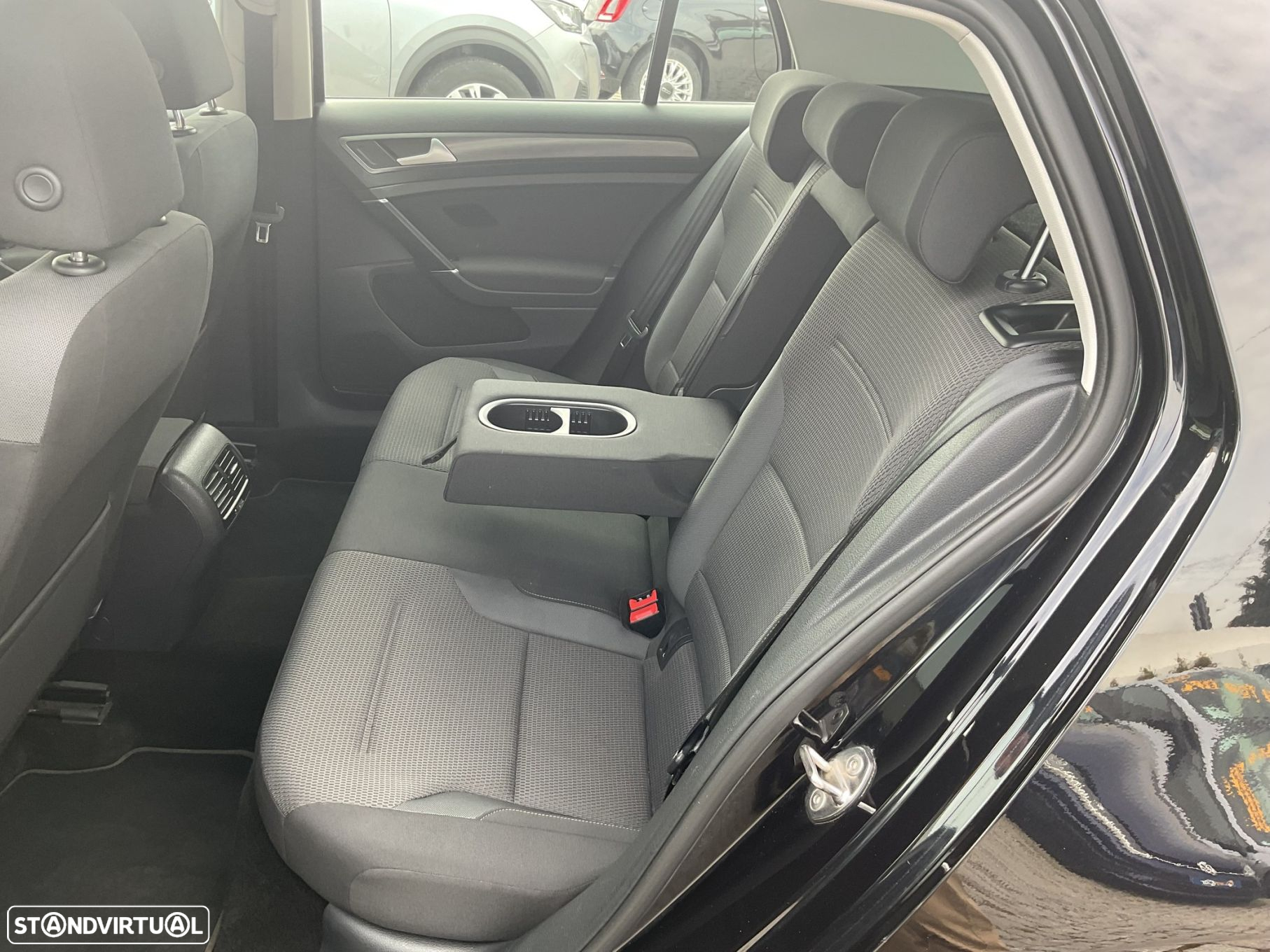 VW e-Golf - 35
