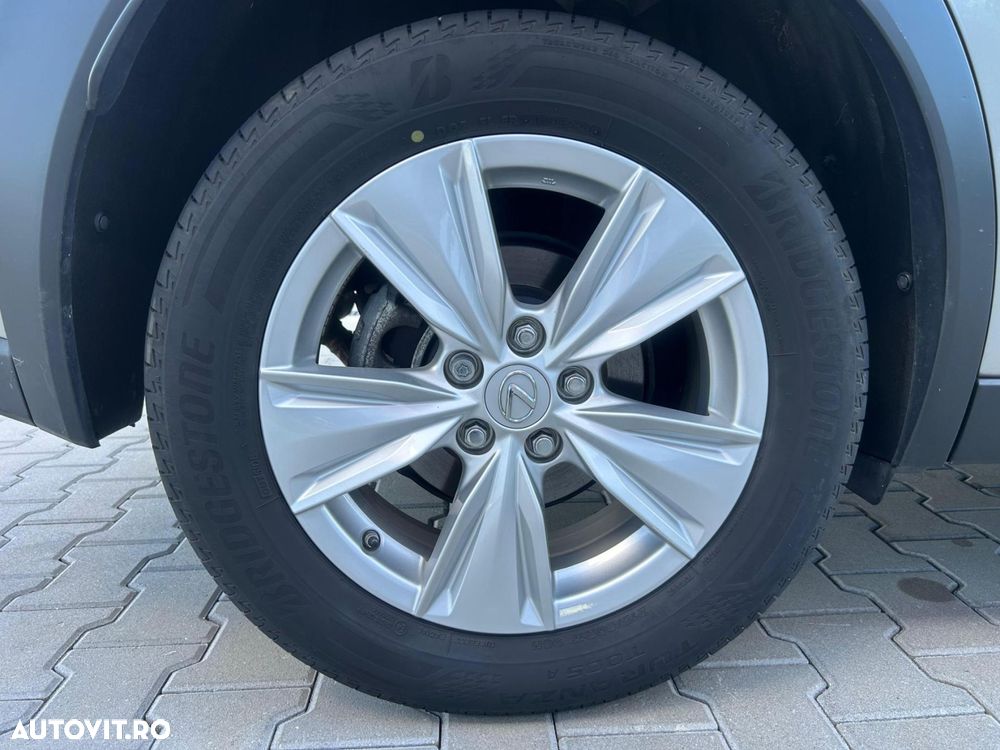 Lexus UX 250h 2.0L HEV 20H- (178 HP) 4X4 CVT Executive - 33