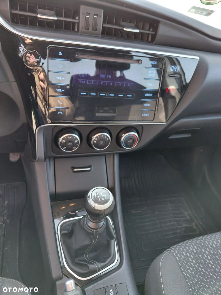 Toyota Corolla 1.6 Active EU6 - 13