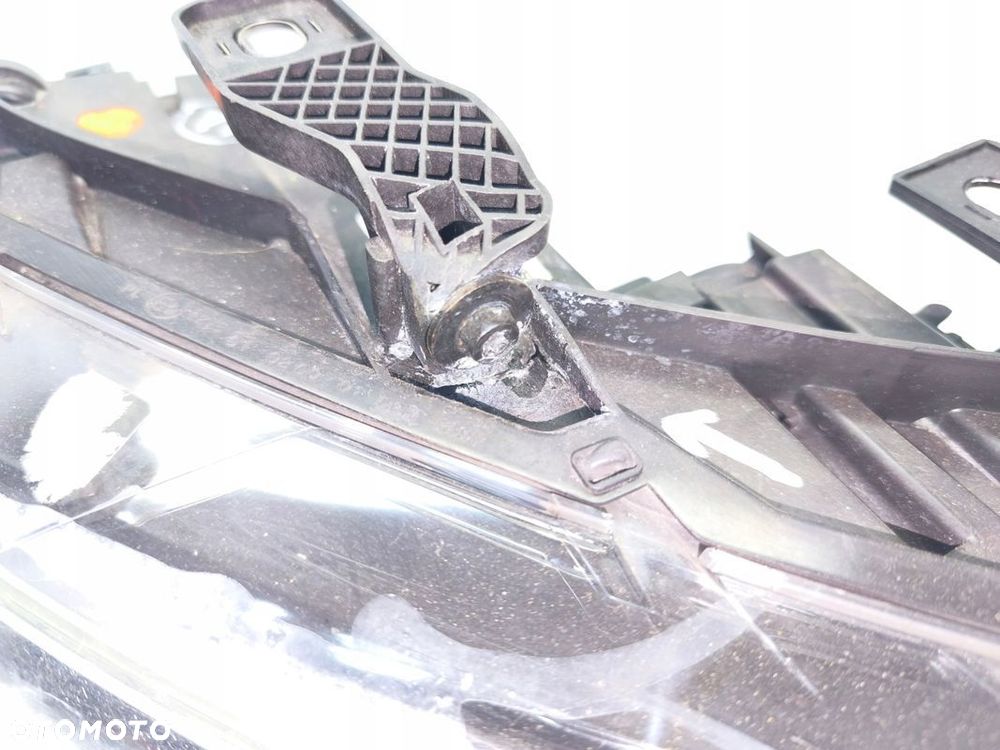 REFLEKTOR LAMPA PRAWY PRZÓD XENON LED AUDI Q3 8U 8U0941006 EU USZKODZONA - 6