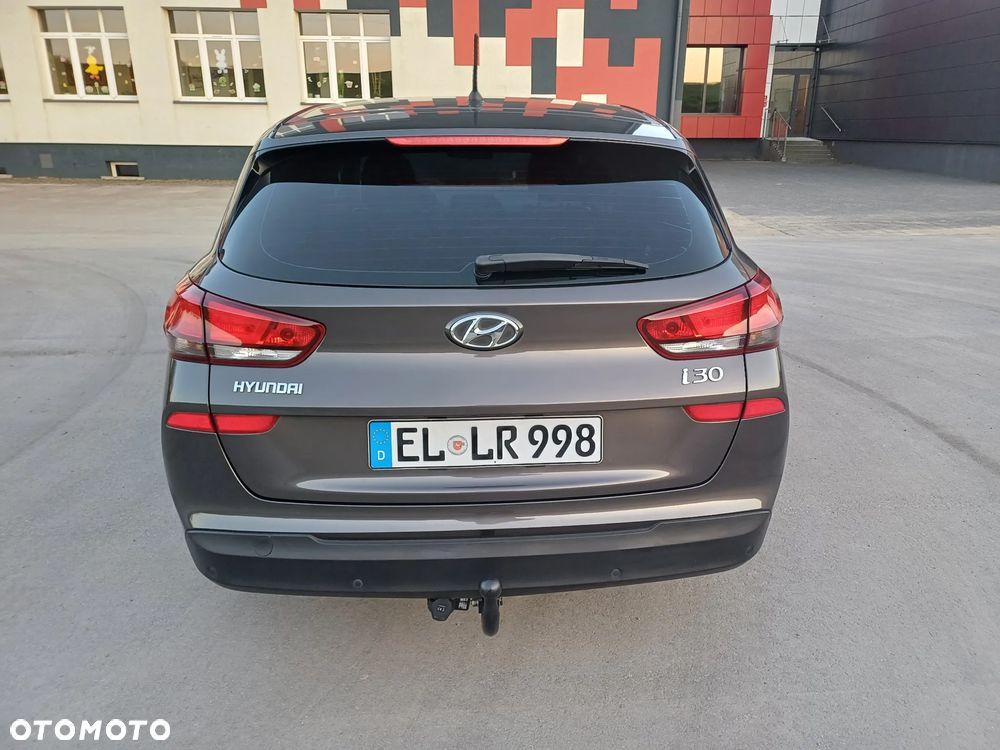 Hyundai i30 blue Kombi 1.4 - 6
