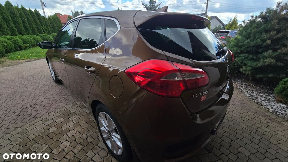 Kia Ceed - 16