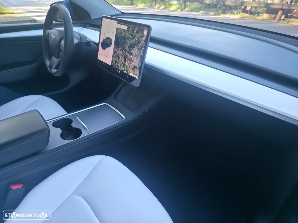 Tesla Model Y Long Range Dual Motor AWD - 13