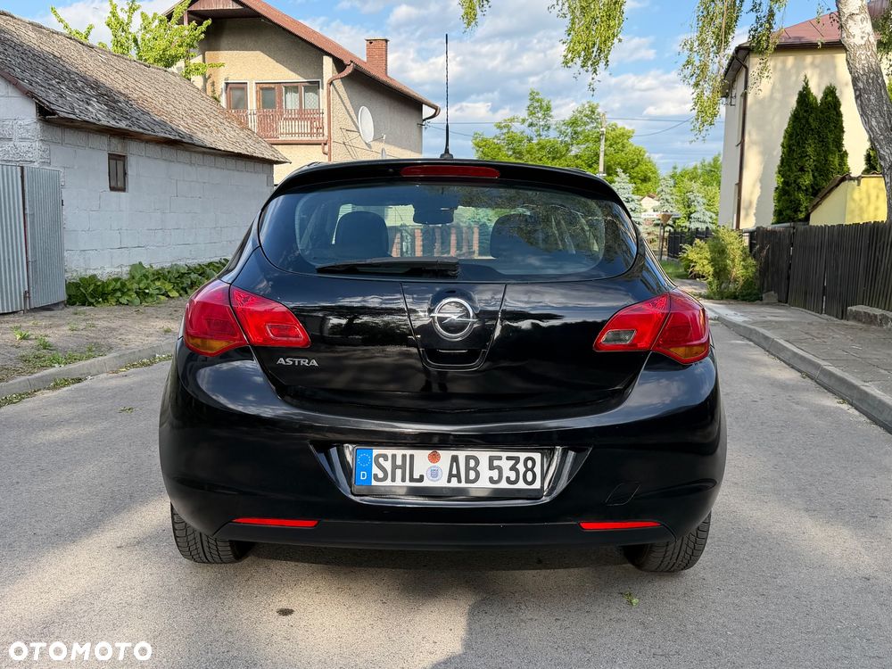 Opel Astra 1.6 150 Jahre - 6