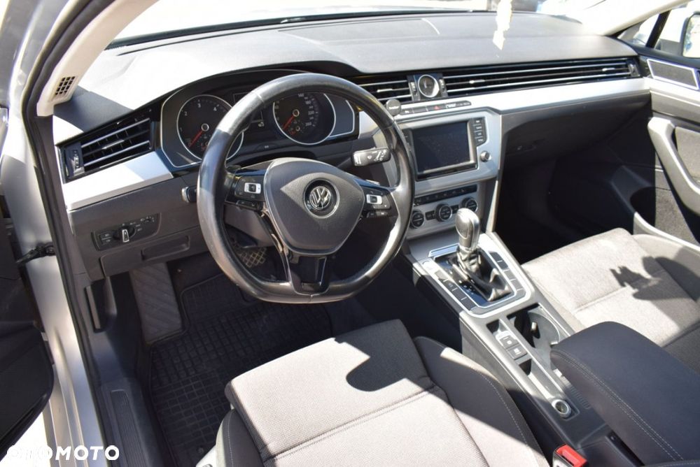 Volkswagen Passat - 16