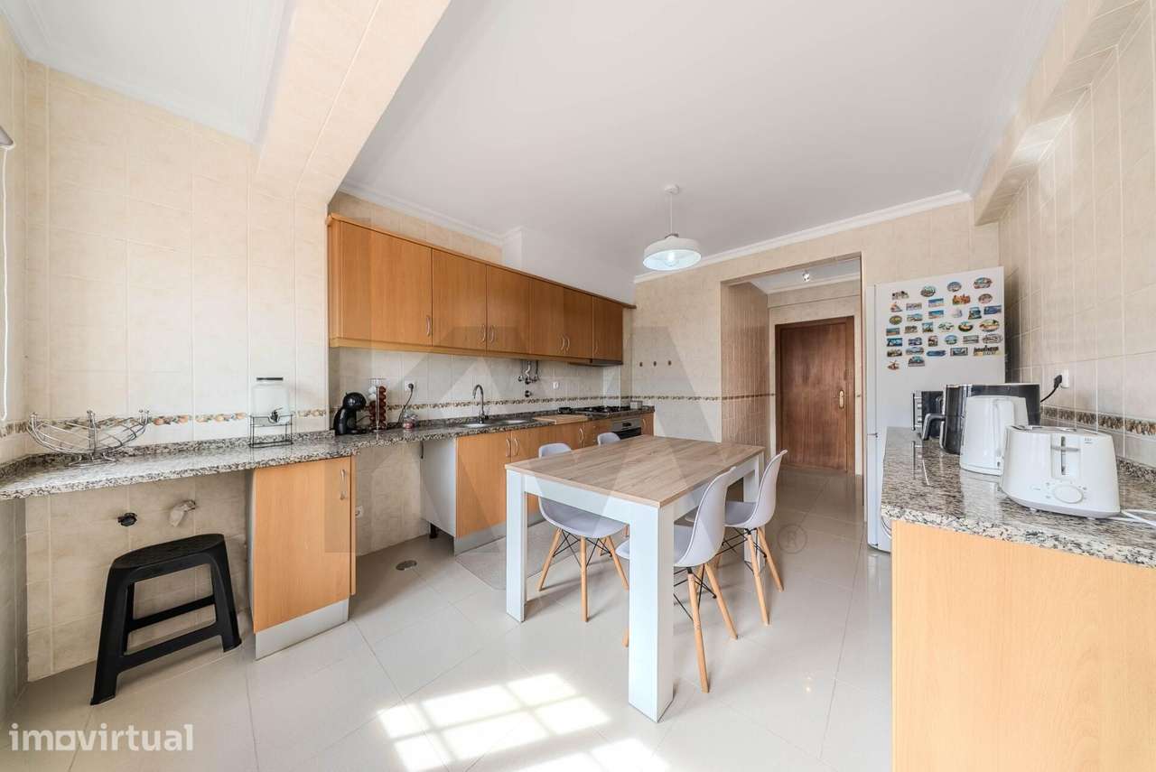 Apartamento Duplex T3 localizado na Rua Alfredo António Azedo, em Bena - Grande imagem: 5/29