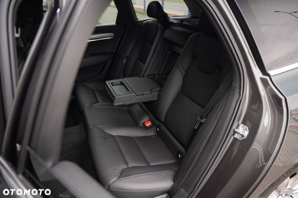 Volvo V90 D3 Geartronic Momentum Pro - 35