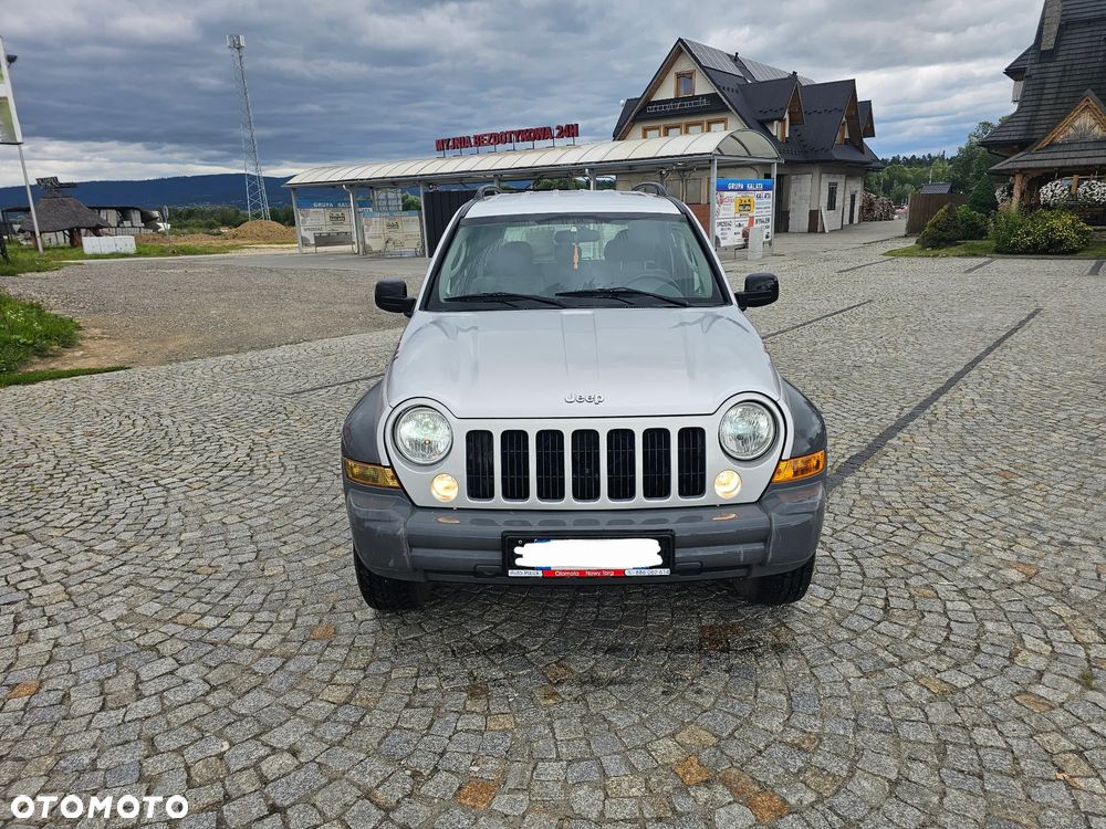Jeep Cherokee 2.8 CRD Sport - 4