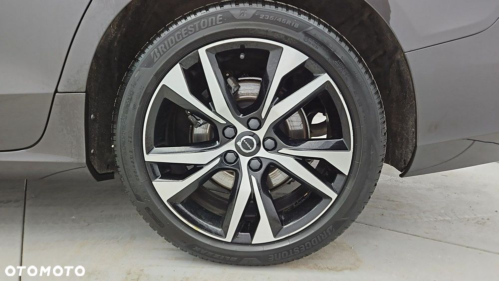 Volvo V60 B4 D Plus Dark - 24
