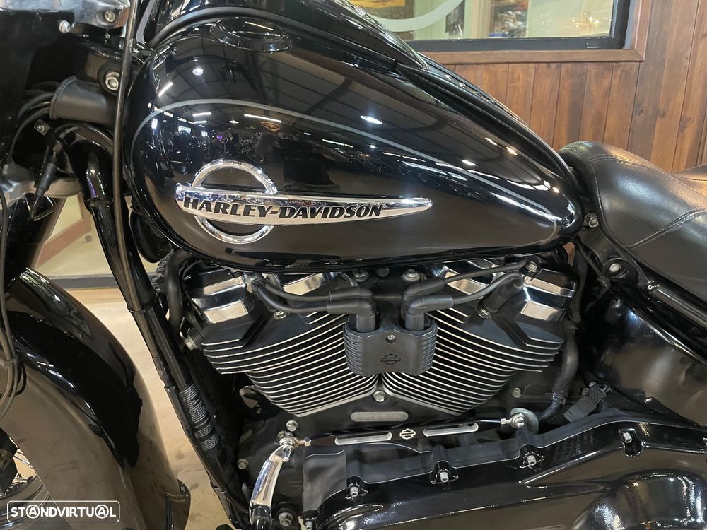 Harley-Davidson Softail FLHCS Heritage Classic 114 - 9