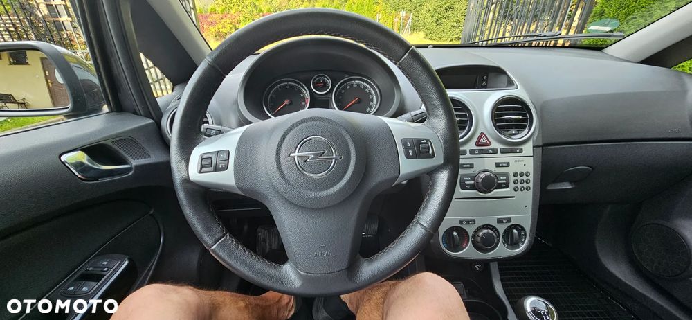 Opel Corsa 1.4 16V 150 Jahre - 12