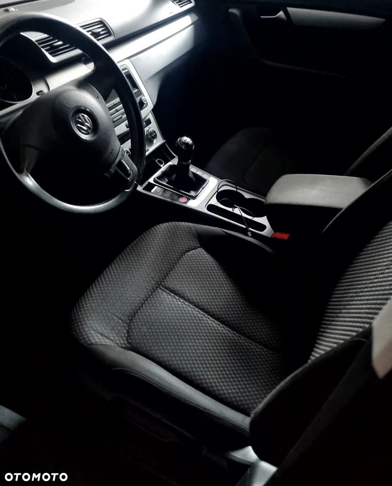 Volkswagen Passat - 7