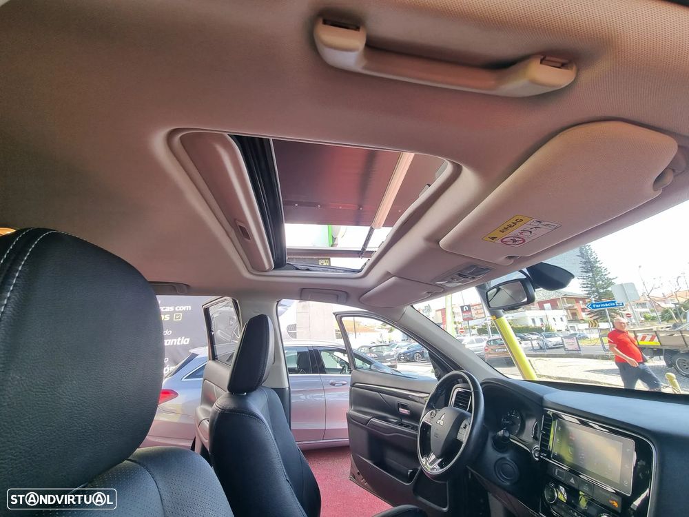 Mitsubishi Outlander 2.2 DI-D Intense - 29