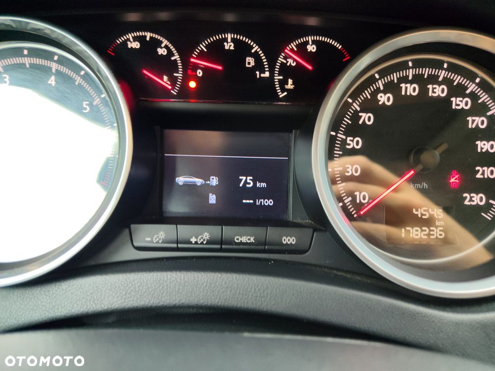 Peugeot 508 1.6 T Allure - 12