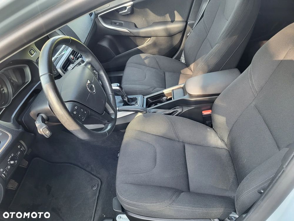 Volvo V40 T2 Momentum - 11