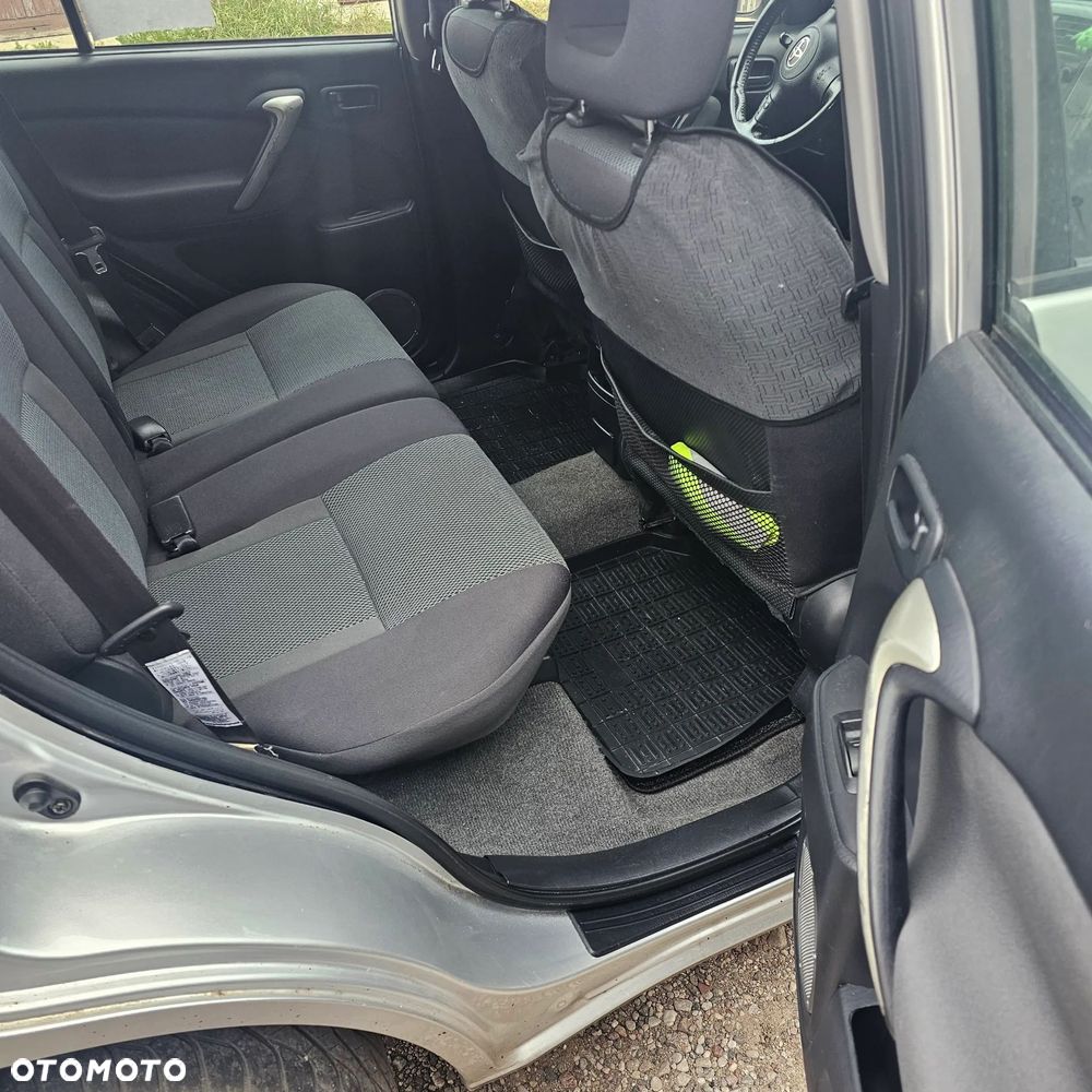Toyota RAV4 2.0 D-4D 4x4 - 11