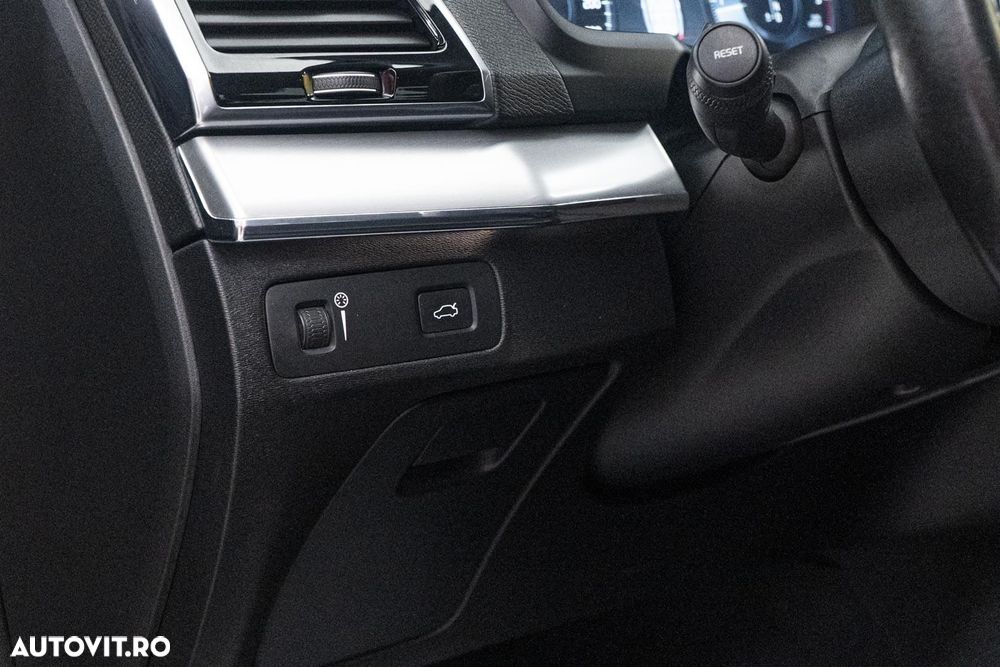 Volvo XC 90 D5 AWD Momentum - 27