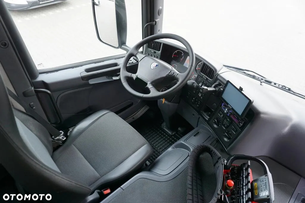 Scania / P 420  / 8 X 4 / TRIDEM / SKRZYNIOWY + HDS / PALFINGER PK 26002 /  WYS. 12 M / DŁ. 8 M - 14