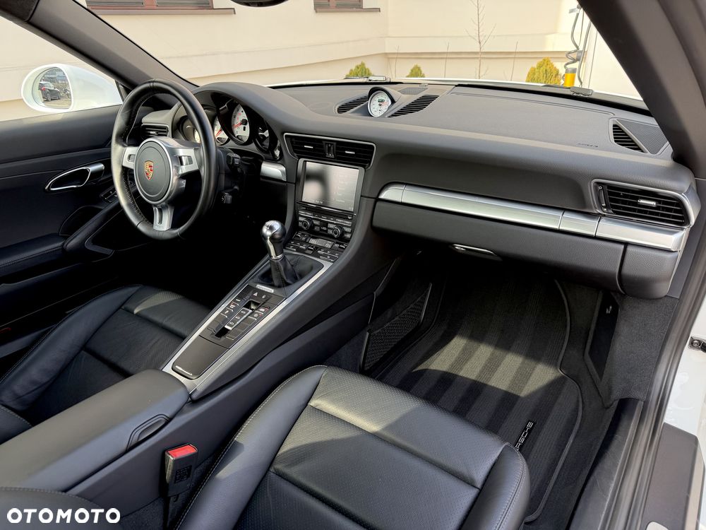 Porsche 911 Carrera - 22
