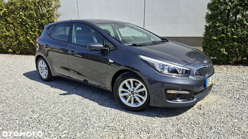 Kia Ceed 1.4 CVVT Dream-Team Edition - 25