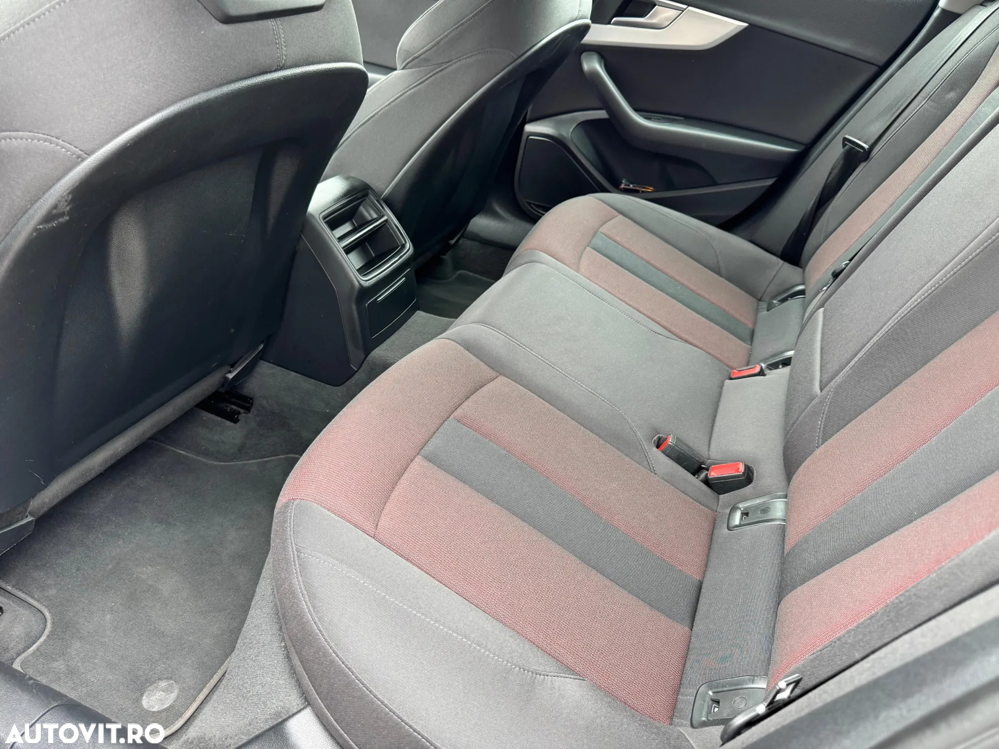 Audi A4 Avant 2.0 TDI S tronic - 11