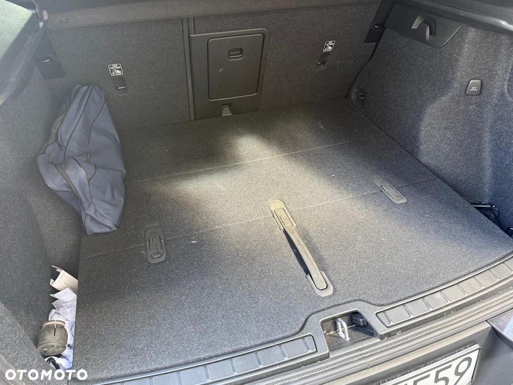 Volvo XC 40 B3 Plus Dark - 26