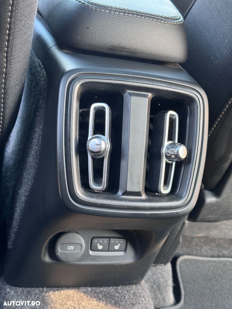 Volvo XC 40 D3 AWD Momentum Pro - 33