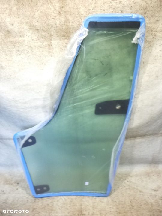 Szyba drzwi prawe case  New Holland T7520 T7530 T7540 T7550 steyer m9078 9083 9086 9094 9105 - 4