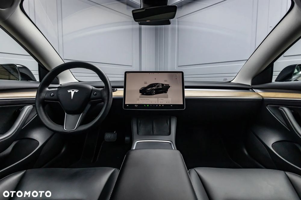 Tesla Model 3 - 35