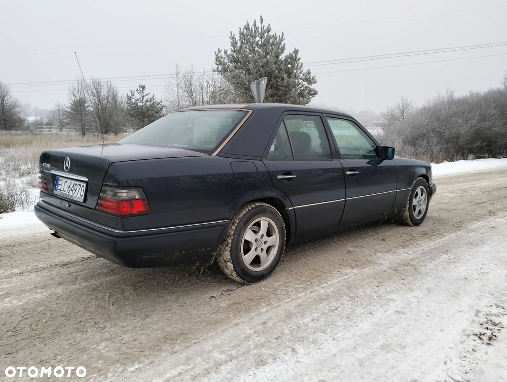 Mercedes-Benz Klasa E 200 T - 8
