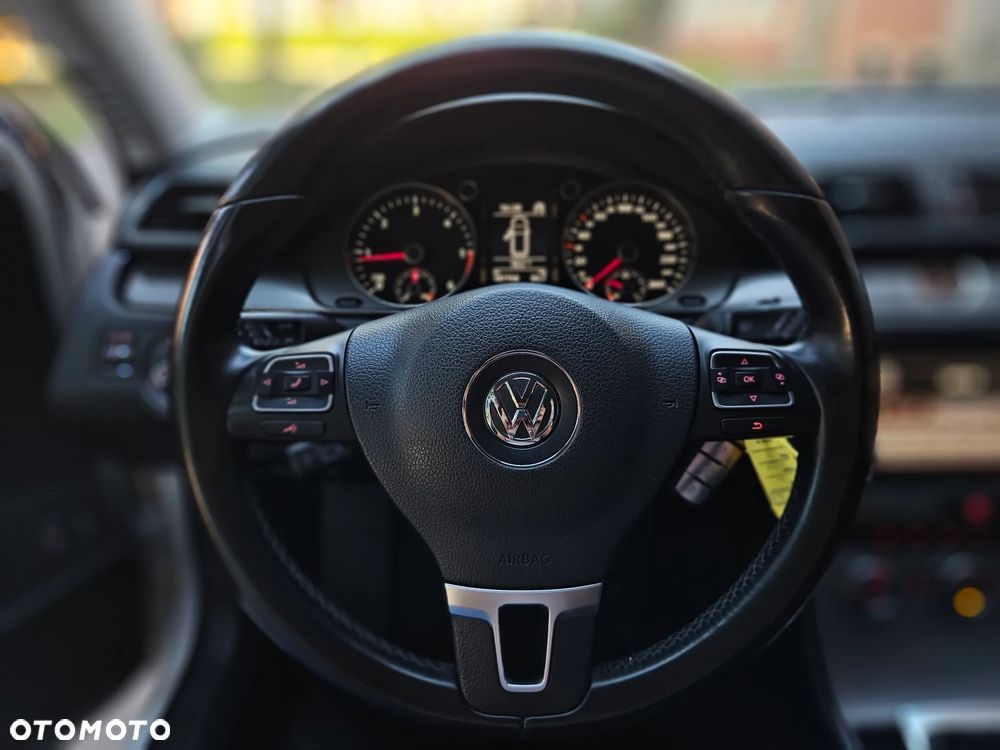 Volkswagen Passat - 35