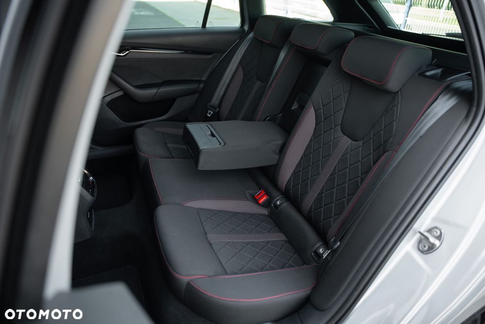 Skoda Octavia 2.0 TSI DSG RS - 35