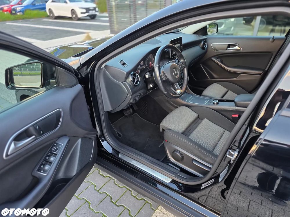 Mercedes-Benz GLA 180 7G-DCT Style - 16