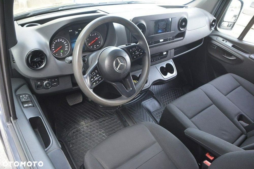 Mercedes-Benz Sprinter - 11