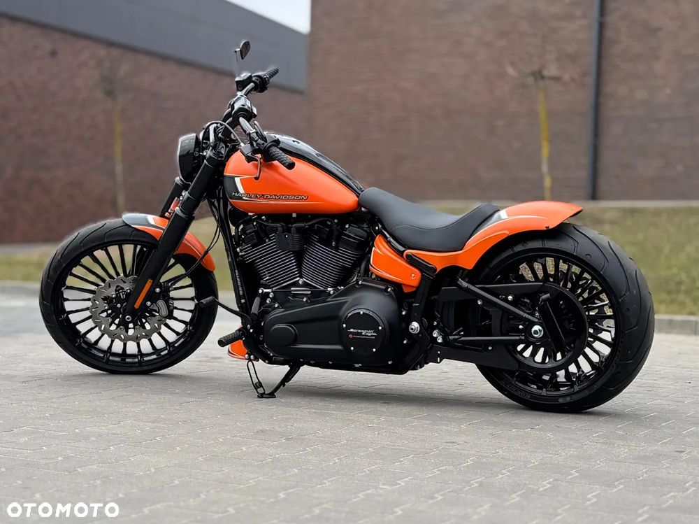 Harley-Davidson Softail Breakout - 26