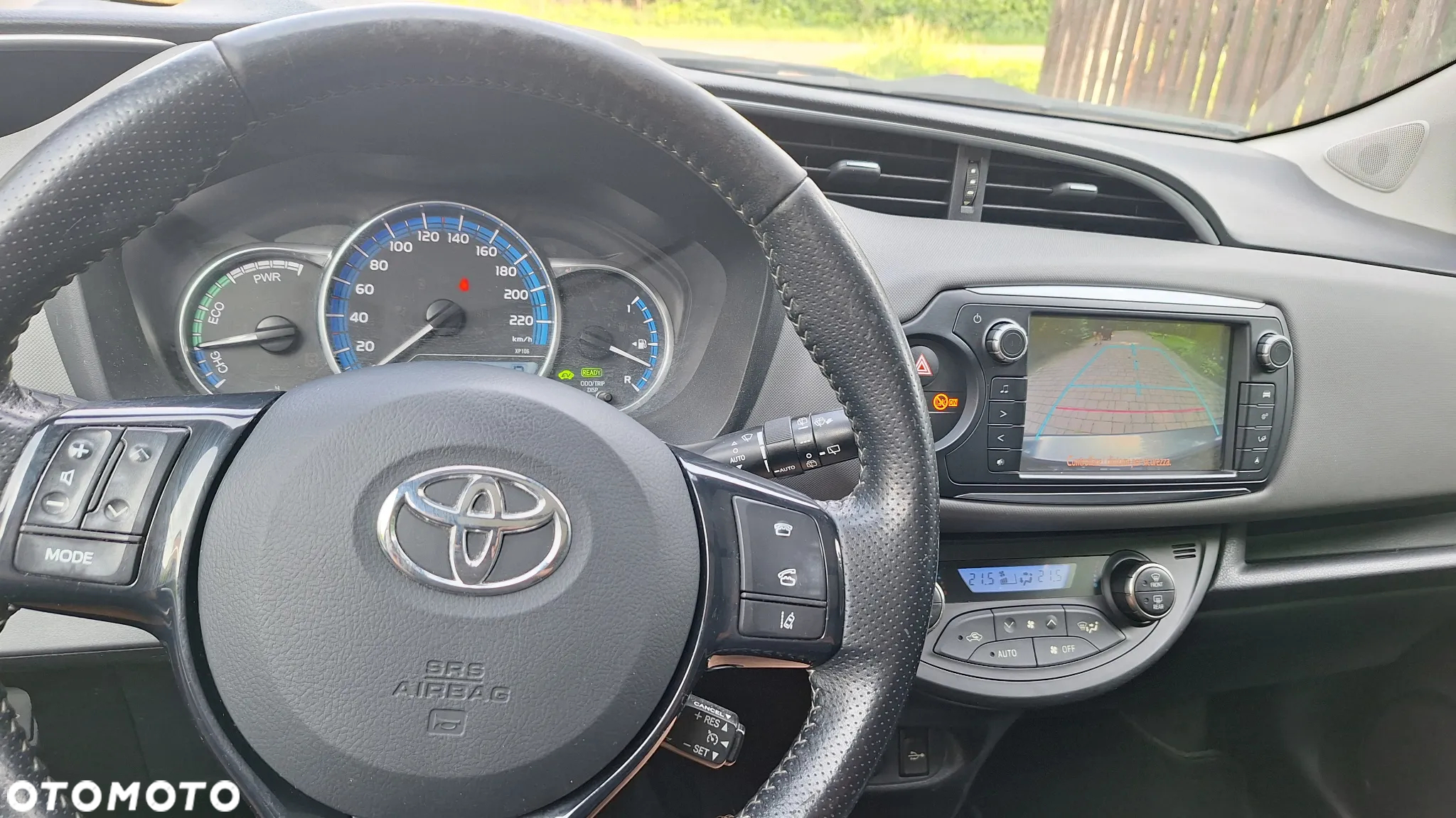Toyota Yaris Hybrid 100 Premium - 9